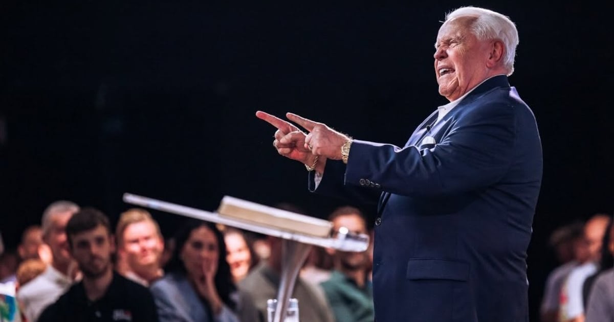 Steenrijke Amerikaanse evangelist in Nederland: ‘Vraag aan God wat je wilt. Wil je 10 miljoen? Dat i