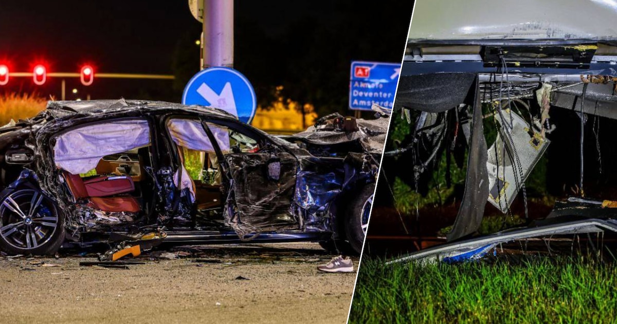 BMW boort gat in touringcar bij zeer ernstig ongeval in Hengelo, vier inzittenden gewond.