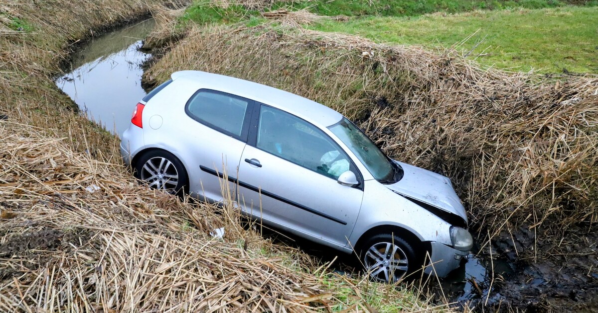 Politie vindt auto in de sloot in Beesd, bestuurder spoorloos