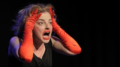 Ksenia Marasanova speelt drieluik in Annatheater Helmond