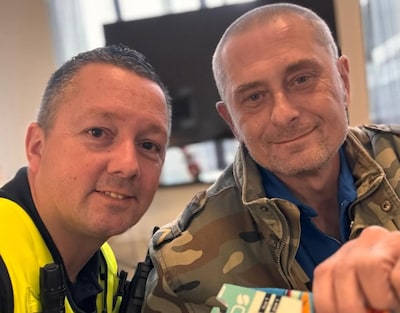 Wijkagent Niels krijgt een wel heel bijzonder verzoek van buurtbewoner