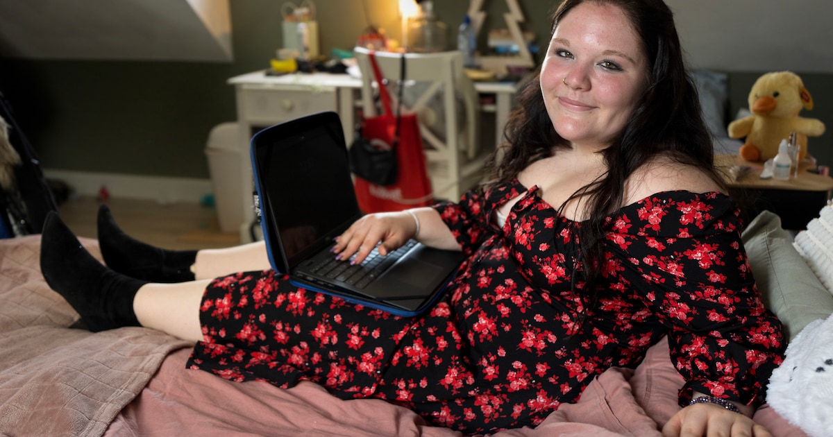 Lily (15) heeft dyslexie en schrijft fantasyboeken: ‘Ik begin gewoon te typen en zie het als een fil