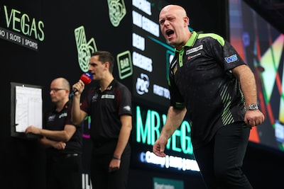 IJzersterke Michael van Gerwen trakteert Gary Anderson op historische nederlaag: ‘Doet me goed’