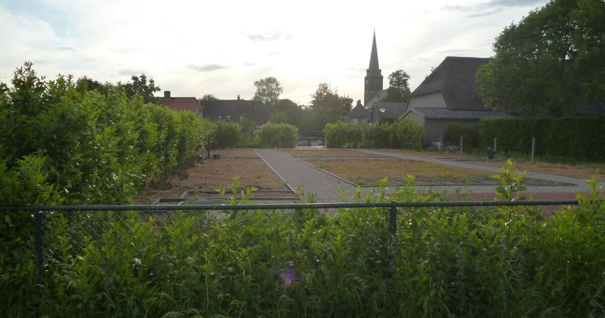 Begraafplaats Macharen krijgt plek bij het kanaal