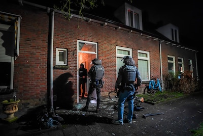 Arrestatieteam ramt deur van huis open in Geldrop, houdt binnen man aan