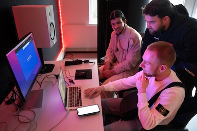 Van proppen naar ruimte: Mike (22) trots op nieuw jongerencentrum in Den Bosch