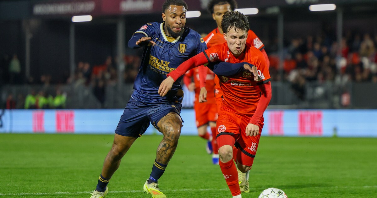 LIVE | Mispeer brengt RKC in problemen: Almere City komt totaal onnodig langszij