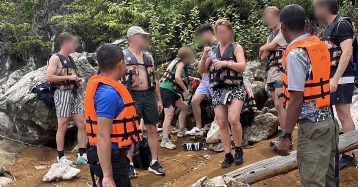 ‘Elf Nederlanders gered bij bootongeluk in Thailand, reisleidster overlijdt bij reddingsactie’.