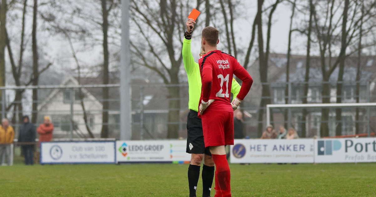 Keeper Sleeuwijk krijgt voor tweede keer rood in 2025: ‘Bij beide goals zat hij er niet lekker bij’