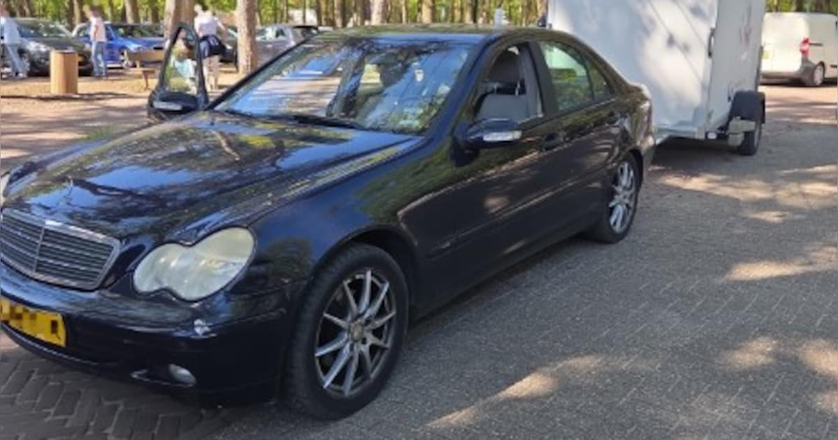 Automobilist (34) rijdt met gestolen aanhanger over fietspad, als agenten hem controleren blijkt er 