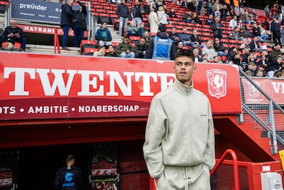 De zaak Mees Hilgers zit muurvast: is FC Twente de speler aan het pesten, of heeft de club gelijk?
