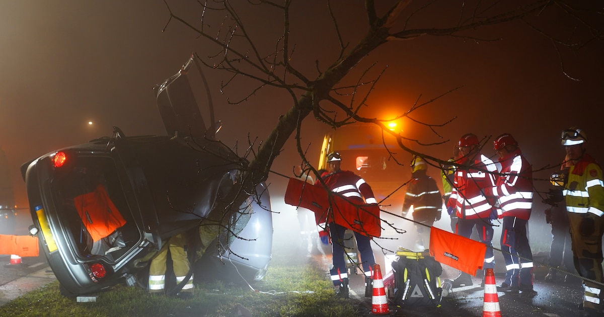 Vier jongeren gewond bij ernstig ongeval in Schijndel, twee inzittenden door brandweer bevrijd