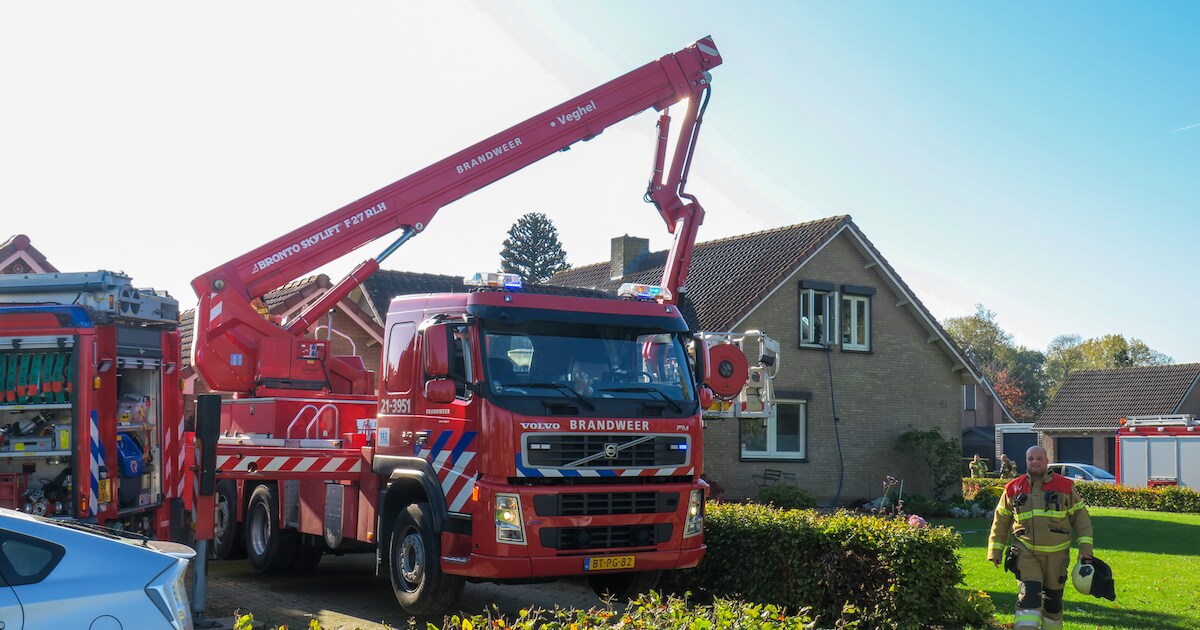 Brand op dak van woning in Teeffelen