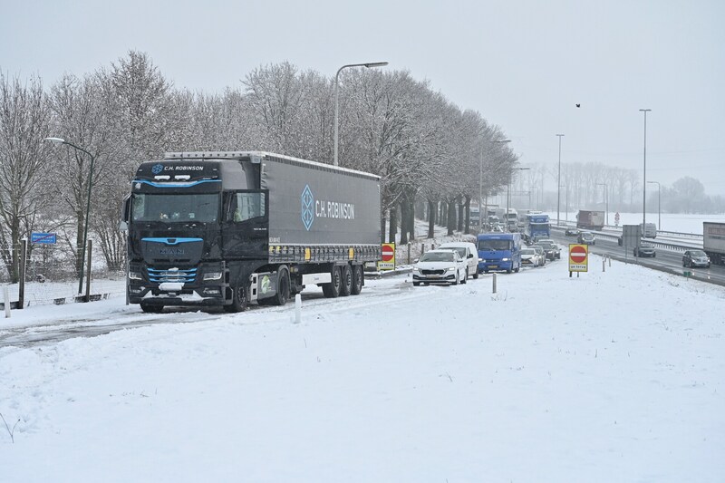 Een vrachtwagen kwam vast te staan op de afrit van de A58 bij Moergestel.