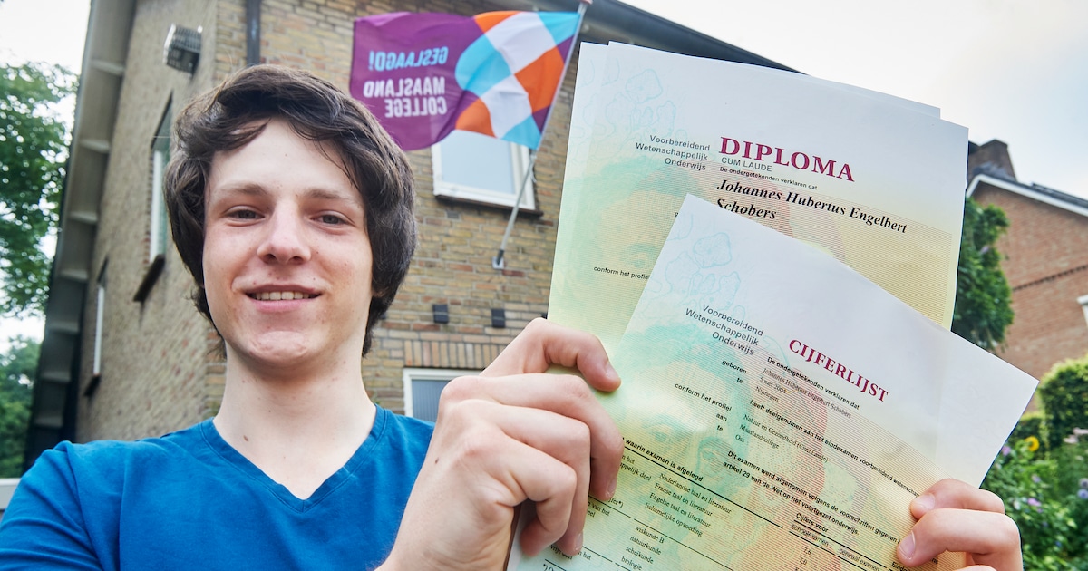 Jan slaagt met drie tienen aan het Maaslandcollege: ‘Het voelt speciaal ...