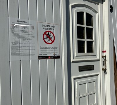 Huis en schuur dicht na vondst harddrugs in Klundert, agenten vinden bij verzegelen ook nog iets and