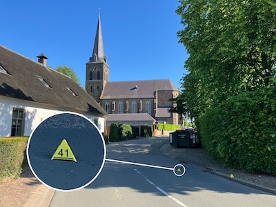 Schutters laten 50 sporen achter in Macharen: politie jaagt op drie verdachten in wit busje