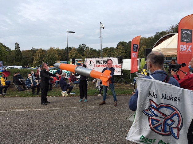 ‘Publiek geheim’ ontsluierd: er liggen kernwapens in Volkel. En volgend ...