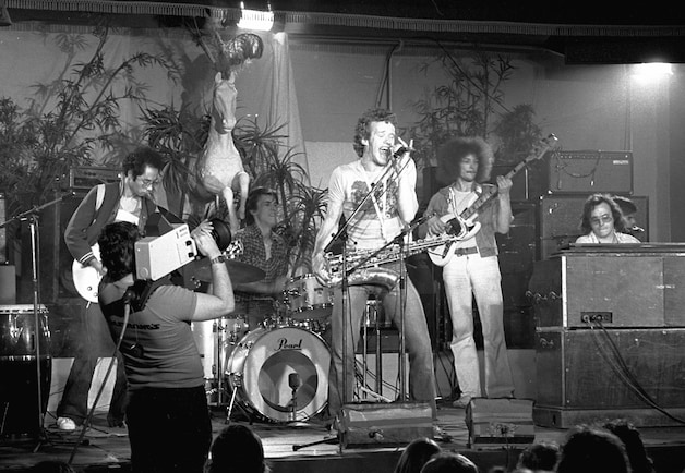 50 jaar Effenaar: de zaal aanvegen om Bertus Borgers te zien spelen ...