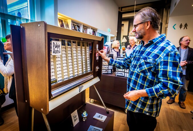 Honderdduizendste Pakje Kunst uit de automaat getrokken: ‘Gezondere ...