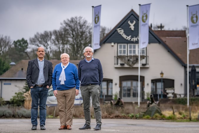 Nooit paniek bij uitbater Tijn, ook niet als er plots twee bussen vol ...