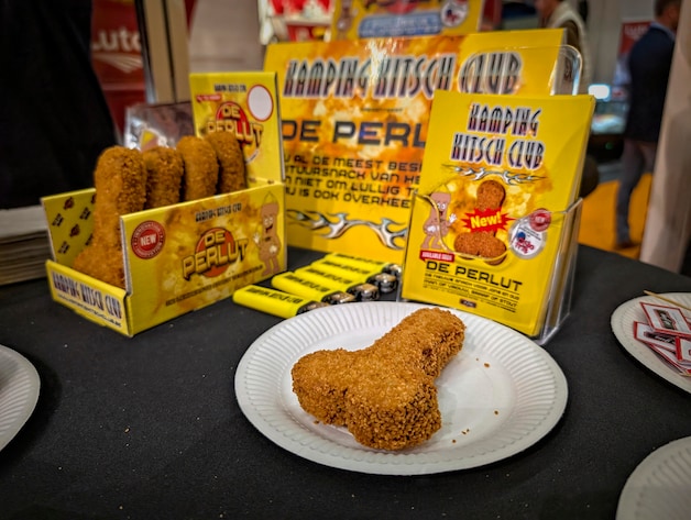 de-perlut-rund-kip-ui-en-specerijen-in-de-vorm-van-een-penis