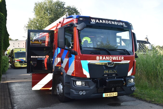 Wasdroger vliegt in brand in Waardenburg, bewoners ademen rook in ...