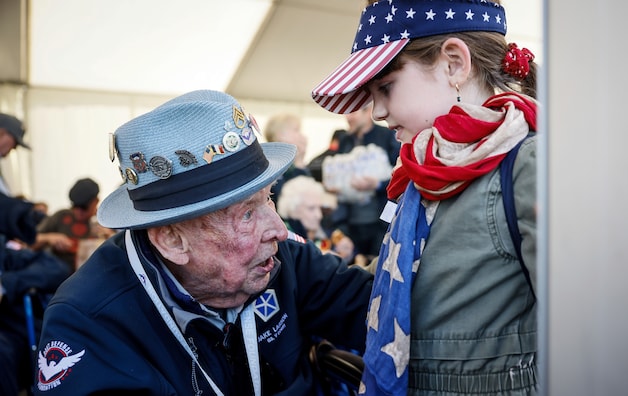 TikTok-ster en oorlogsveteraan Papa Jake (102) overleden | Nieuws | BD.nl