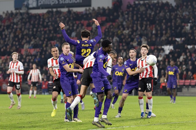 NAC grijpt nét naast enorme stunt tegen PSV en moet genoegen nemen met ...