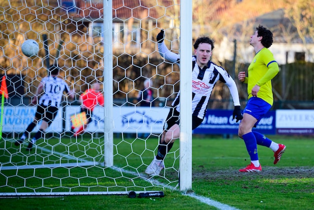 Tilburgse burn-outcoach knokt voor plekje in Tweede Divisie: ‘Ook als ...