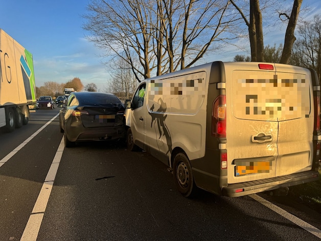 Automobilist raakt gewond bij botsing op de N279 tussen Erp en Beek en ...