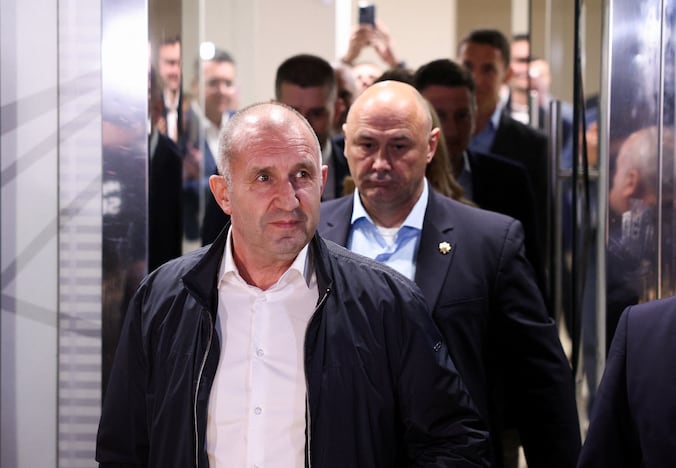 Pro-Russische Rumen Radev claimt verkiezingsoverwinning in Bulgarije ...