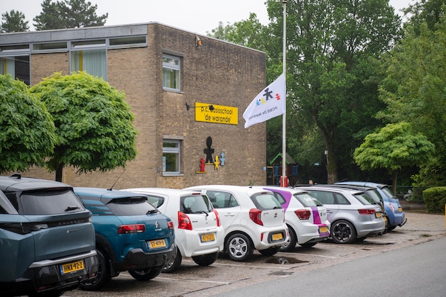 stilte-bij-basisschool-de-warande-na-ongeluk-waarbij-drie-leerlingen-en