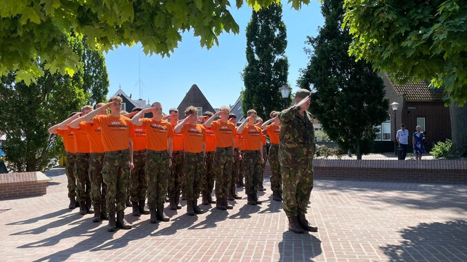 VeVa-studenten marcheren in 's-Hertogenbosch langs historische ...