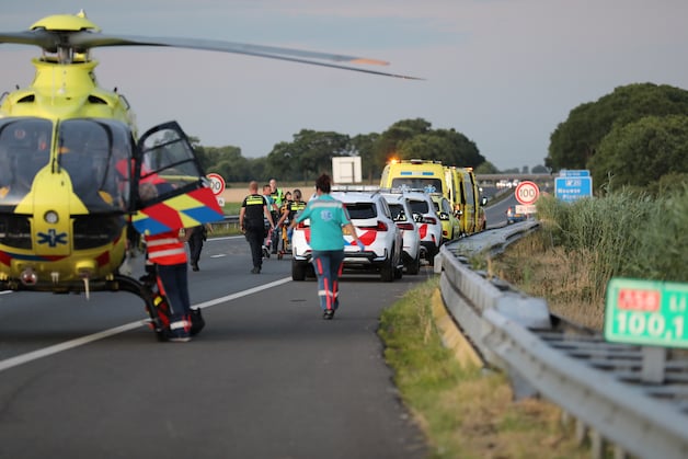 Bijrijder (43) valt uit auto en raakt ernstig gewond op A58 bij Heerle,  bestuurder (37) aangehouden | Regio | BD.nl