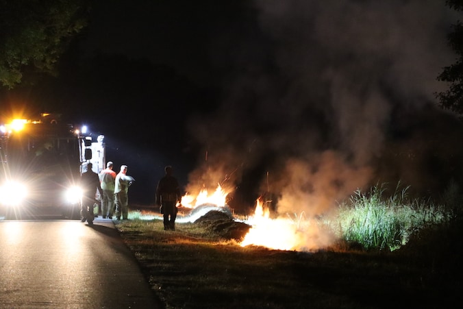 Berg gemaaid gras in brand in Sprang-Capelle, en dat gebeurde zeker ...