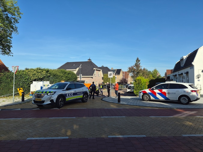 Vrouw valt met fiets en raakt auto in Sprang-Capelle, loopt hoofdwond ...