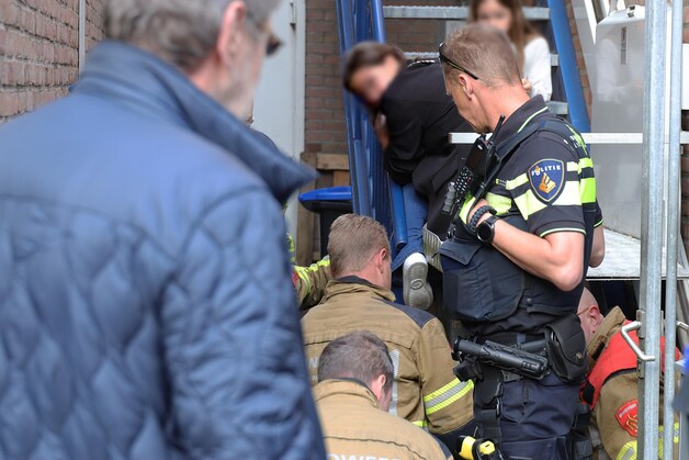 Meisje (11) komt met been klem te zitten tussen trap en rolstoellift in ...