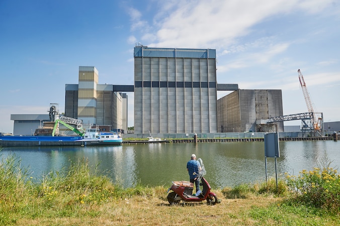 A50-kunstwerk Veghel sneuvelt met sloop silo Agrifirm, kunstenaar baalt |  Regio | BD.nl
