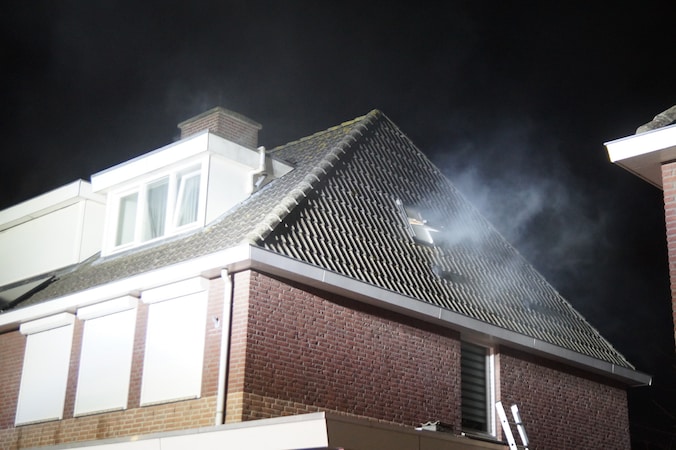 Brandweer rukt uit voor zolderbrand in Drunen | Regio | BD.nl