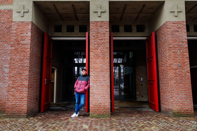 Deze kerk is helemaal omgebouwd tot complex met appartementen, en Sebas ...