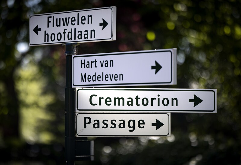 Bewegwijzering naar crematorium op begraafplaats Zorgvlied.