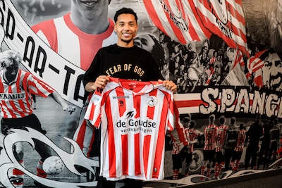 PSV laat 19-jarig talent tijdelijk naar de club van zijn vader vertrekken