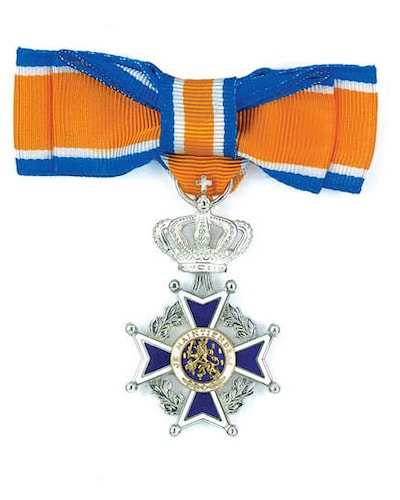 Boekelse duizendpoot Wim van den Elzen neemt afscheid met Lid in de Orde van Oranje-Nassau