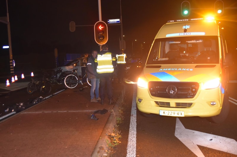 Een van de bestuurders raakte bij het ongeluk op de Van Heemstraweg in Zaltbommel gewond.