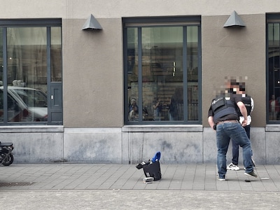 Man verdacht van vuurwapenbezit, aangehouden in centrum van 