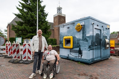 Bertus geeft saai pinautomaat een ziel met beelden uit het verleden van Kerkdriel: ‘Een visuele tijdmachine’