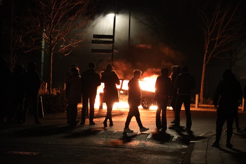 Auto in brand op de beruchte kruising in Veen.