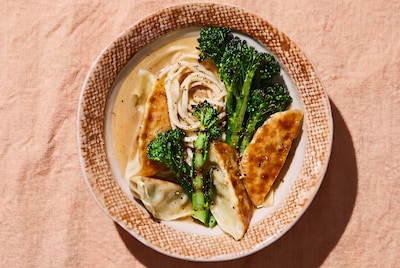 Wat Eten We Vandaag: Gyoza-soep met verse ramen en bimi