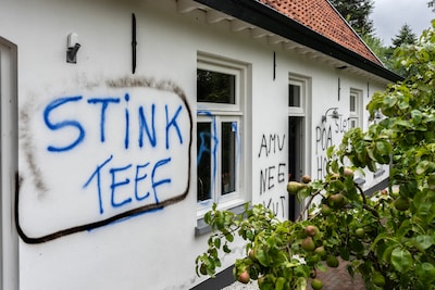 Handschriftdeskundige Elisa van den Heuvel over leuzen in Engelen: ‘Er zijn misschien twee schrijver